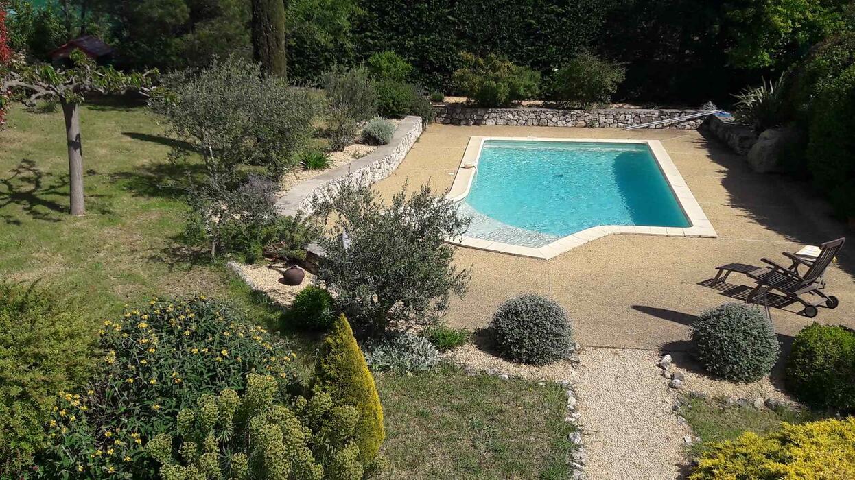 Schöne Villa mit Pool in der Nähe von Lubéron und L&#39;Isle-sur-Sorgue