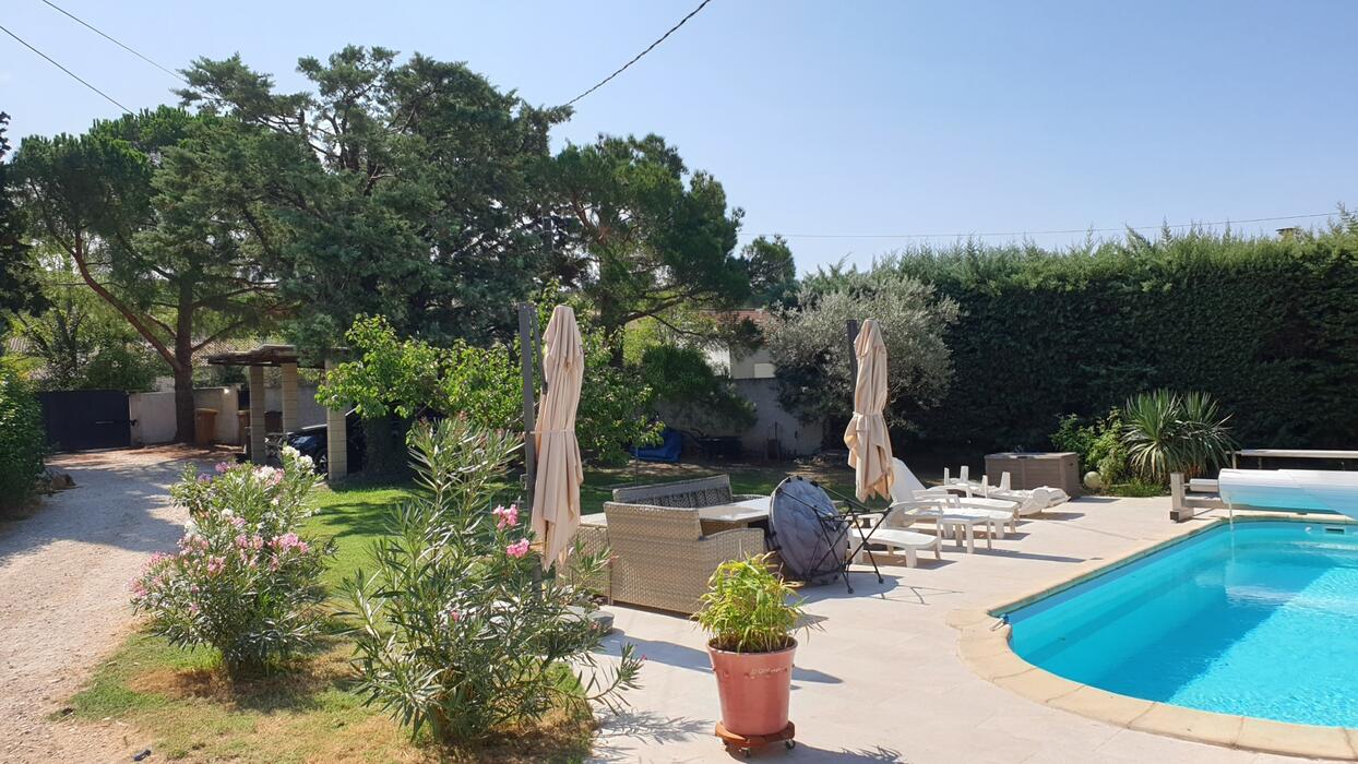 Agréable villa avec piscine privative au pied du Lubéron - Climatisation - Wifi