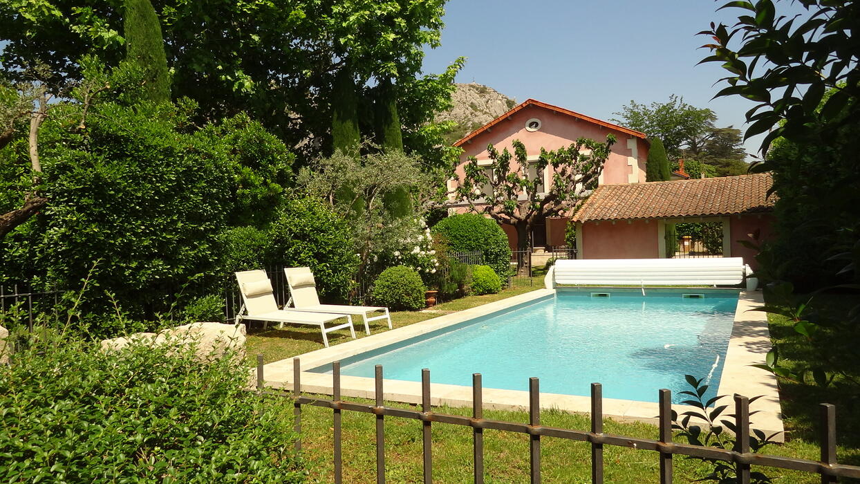 Beautiful residence with swimming pool and beautiful private park near the city center - Air conditioning - Wifi