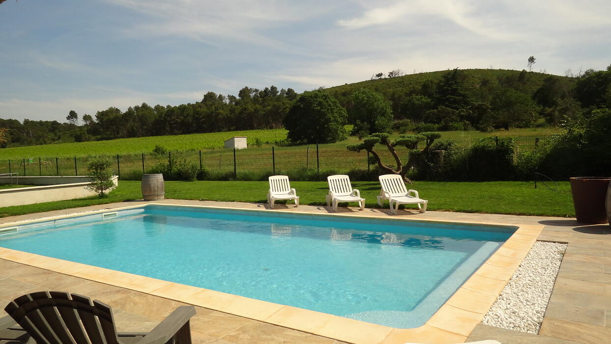 Spacious Villa with air conditioning and private swimming pool and pool house near Aix en Provence