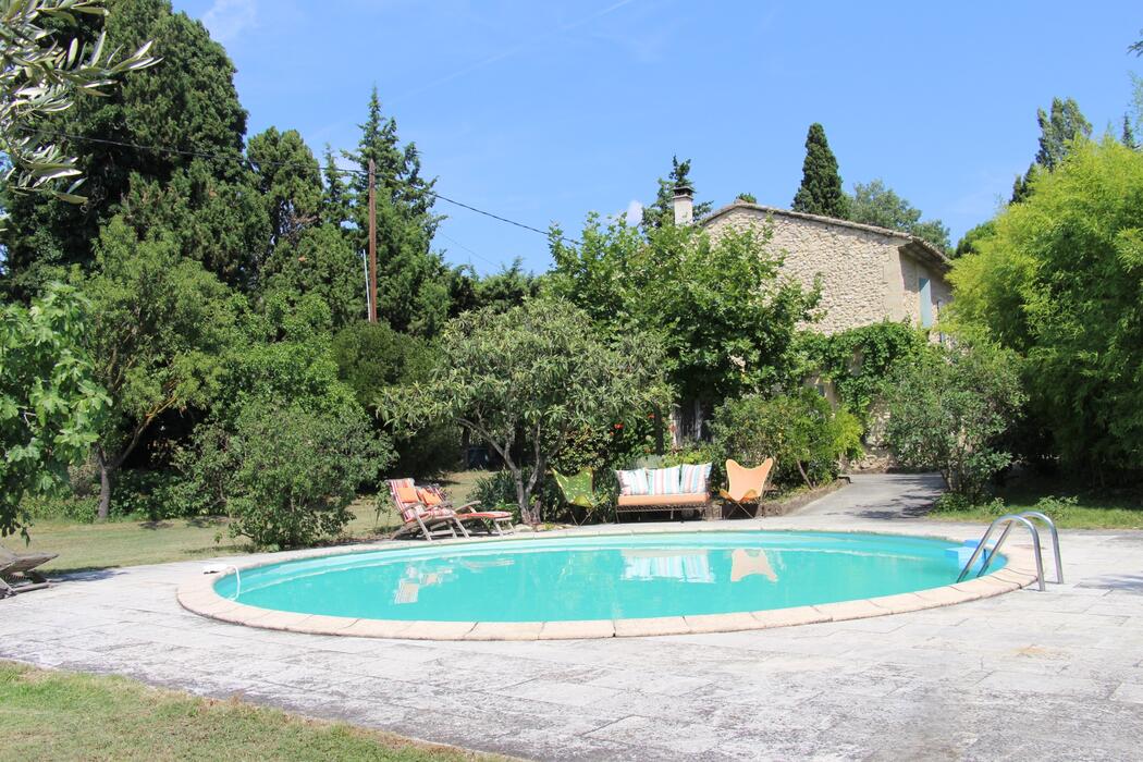 Lubéron - Character stone farmhouse of 220 m² located in the Cavaillon countryside