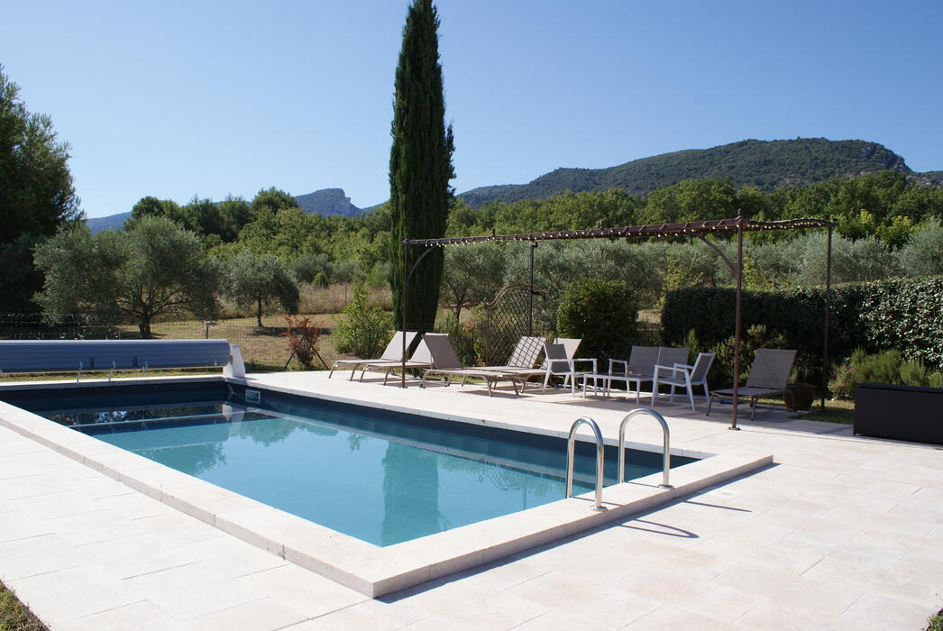 Beautiful air-conditioned villa with private swimming pool and large garden in the Luberon