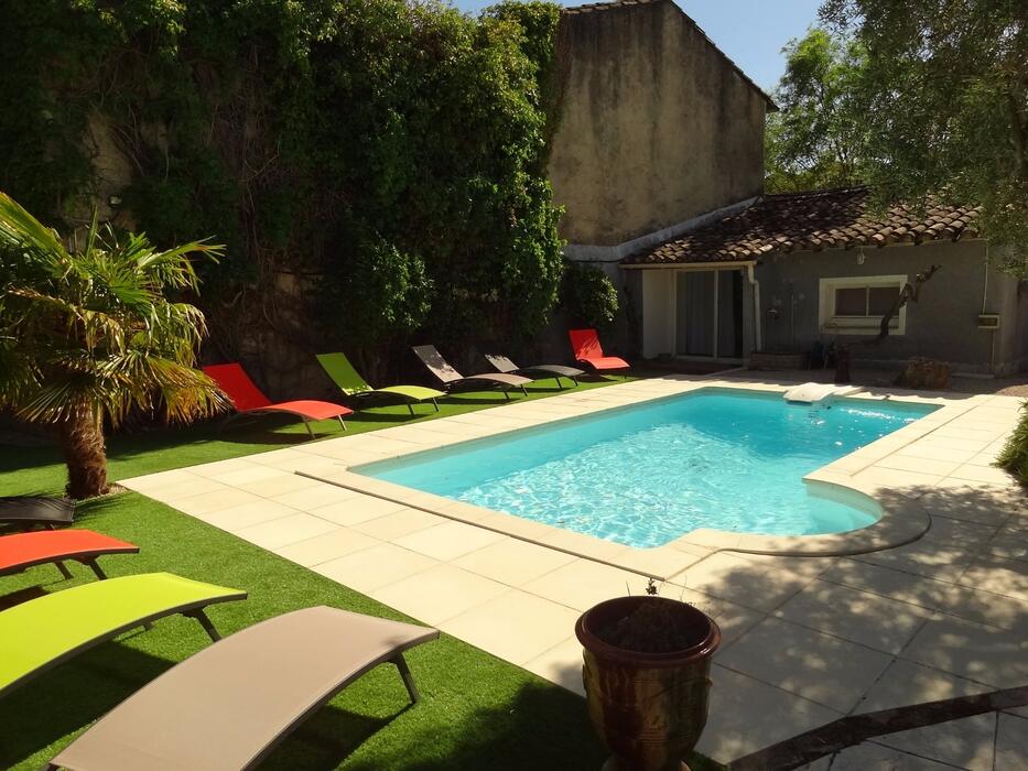 Pleasant house in the center of Isle-sur-Sorgue with air conditioning, private pool and WiFi for 8 to 12 people