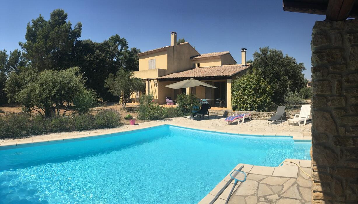 Charming and very pleasant villa in the Lubéron with heated swimming pool - Air conditioning – Wifi