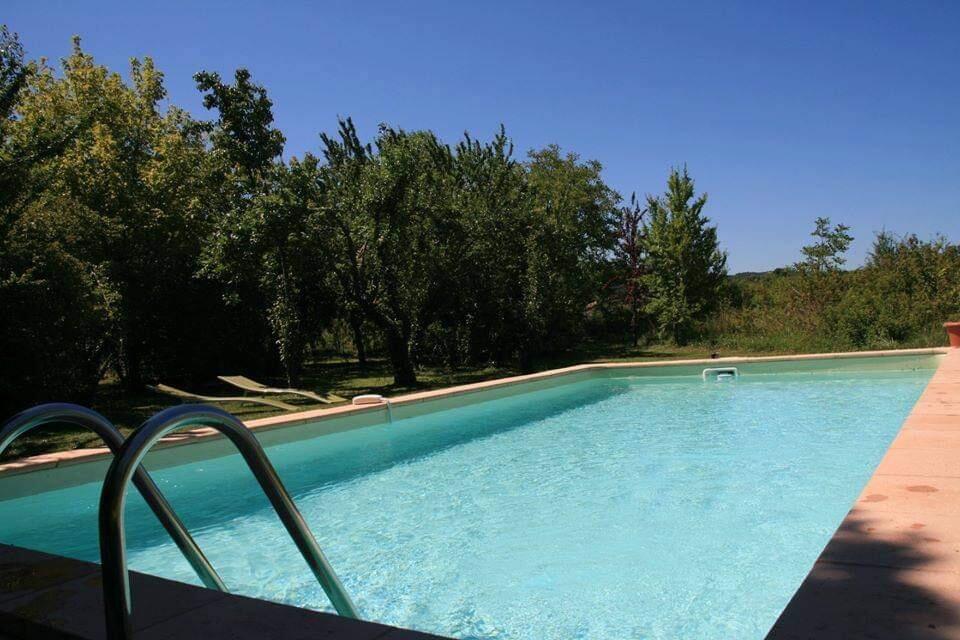 Beautiful and spacious villa with private swimming pool at the foot of the Luberon - air conditioning Wifi