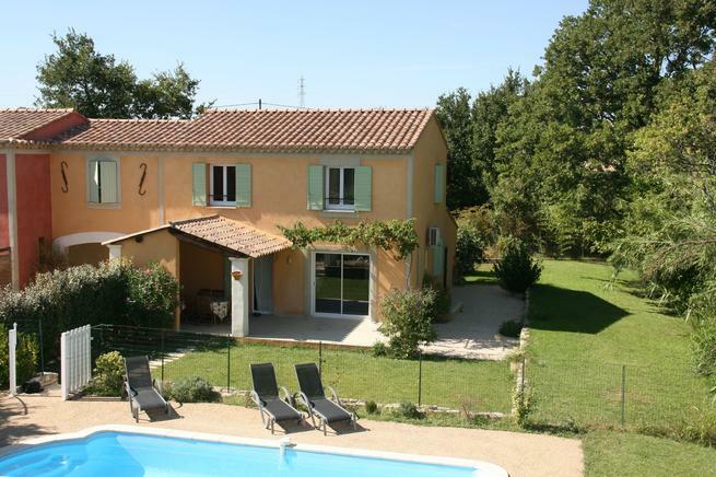Pleasant Villa in the Luberon with private swimming pool and garden - air conditioning, free Wifi