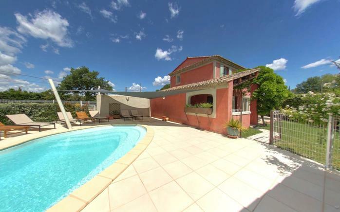 Pleasant Villa in the Luberon with private swimming pool and garden - air conditioning, free Wifi