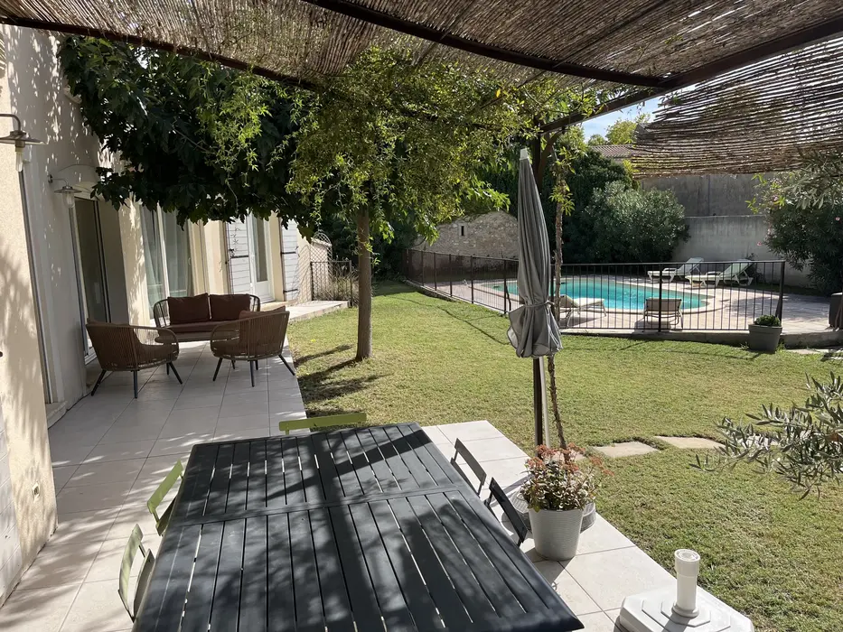 Belle villa avec Piscine au pied du Lubéron - Wifi, Plancher rafraîchissant