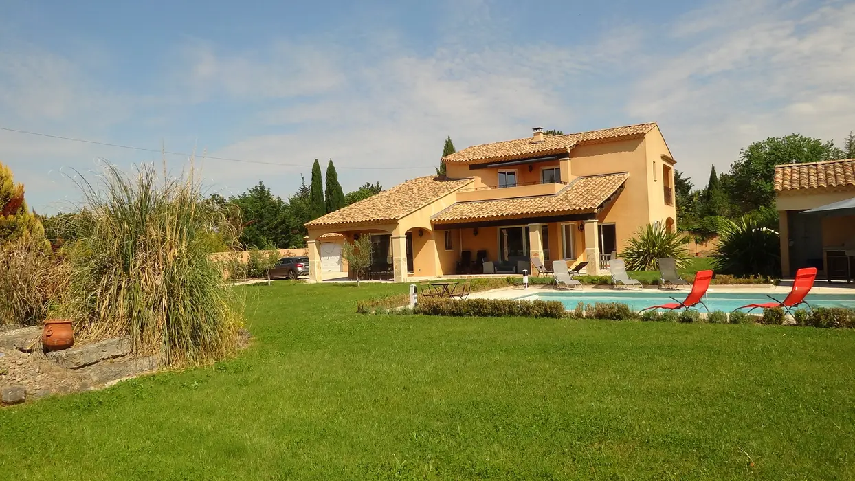 Superbe villa avec grande piscine privée dans le Lubéron - 4 chambres climatisées et Wifi