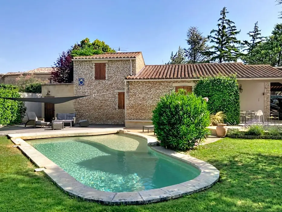 Charming cottage with private pool near Gordes in the Luberon