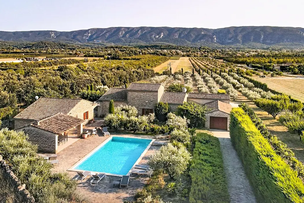 Charmant huis met verwarmd zwembad en een prachtig uitzicht in Gordes, in het hart van de Luberon.