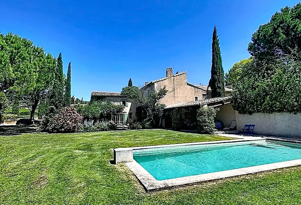 Magnificent and authentic charming farmhouse with private pool and views of the Luberon - Fiber optic internet - Petanque