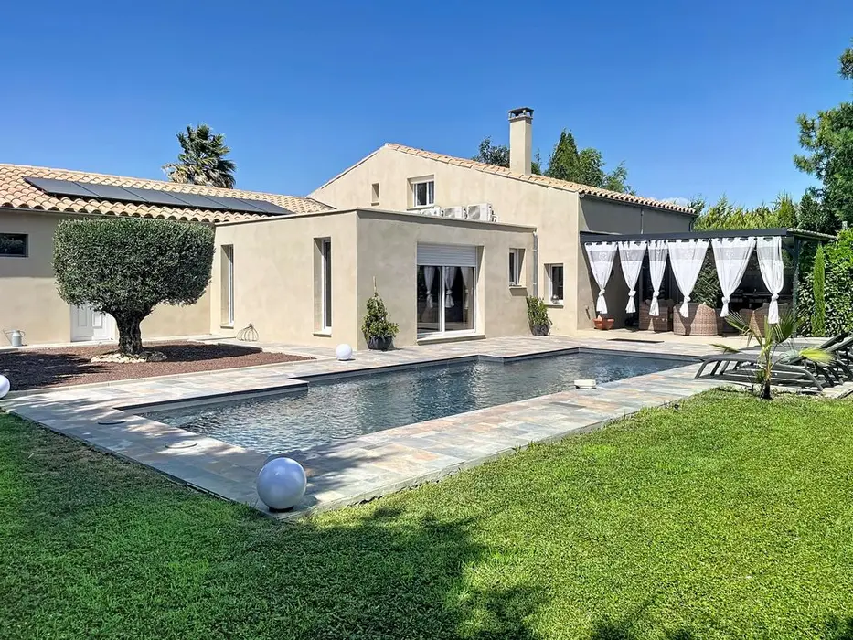 Élégante Maison avec piscine privée à L’Isle-sur-la-Sorgue, 3 chambres, jardin, à 10 min à pied du centre-ville