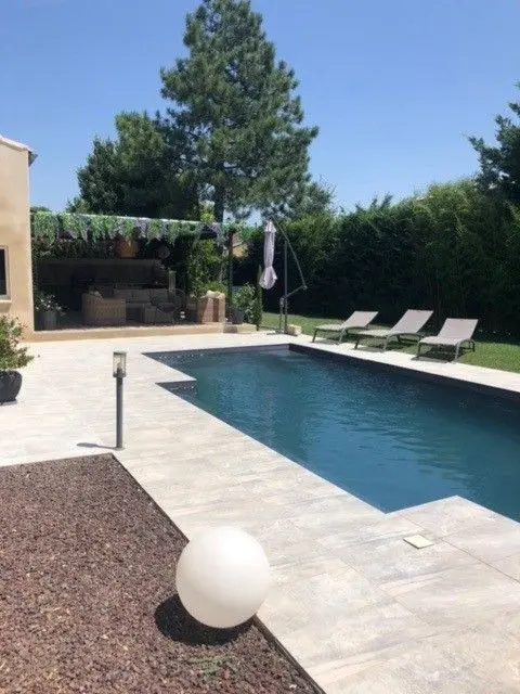 Elegantes Haus mit privatem Pool in L&#39;Isle-sur-la-Sorgue, 3 Schlafzimmer, Garten, 10 Gehminuten vom Stadtzentrum entfernt