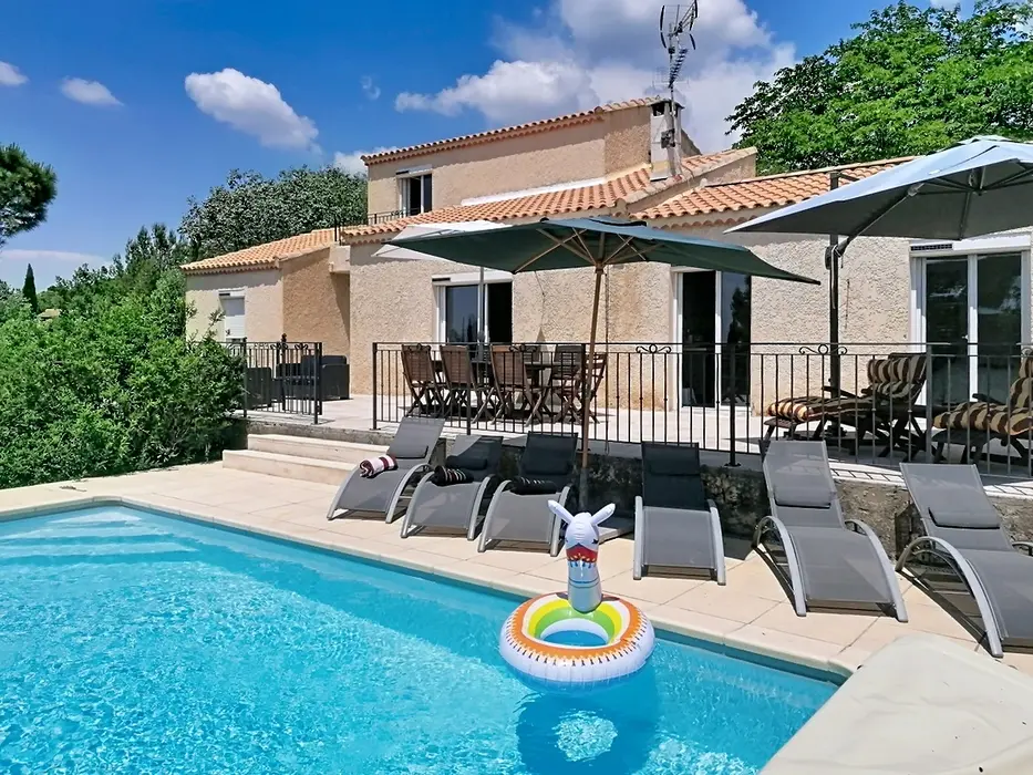 Agréable Villa avec climatisation Piscine privative et grand jardin à l'Isle sur la sorgue  - wifi gratuit