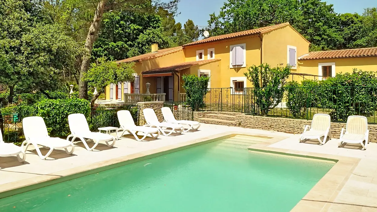 Belle Villa avec piscine privative et grand jardin à L'Isle sur la Sorgue - climatisation