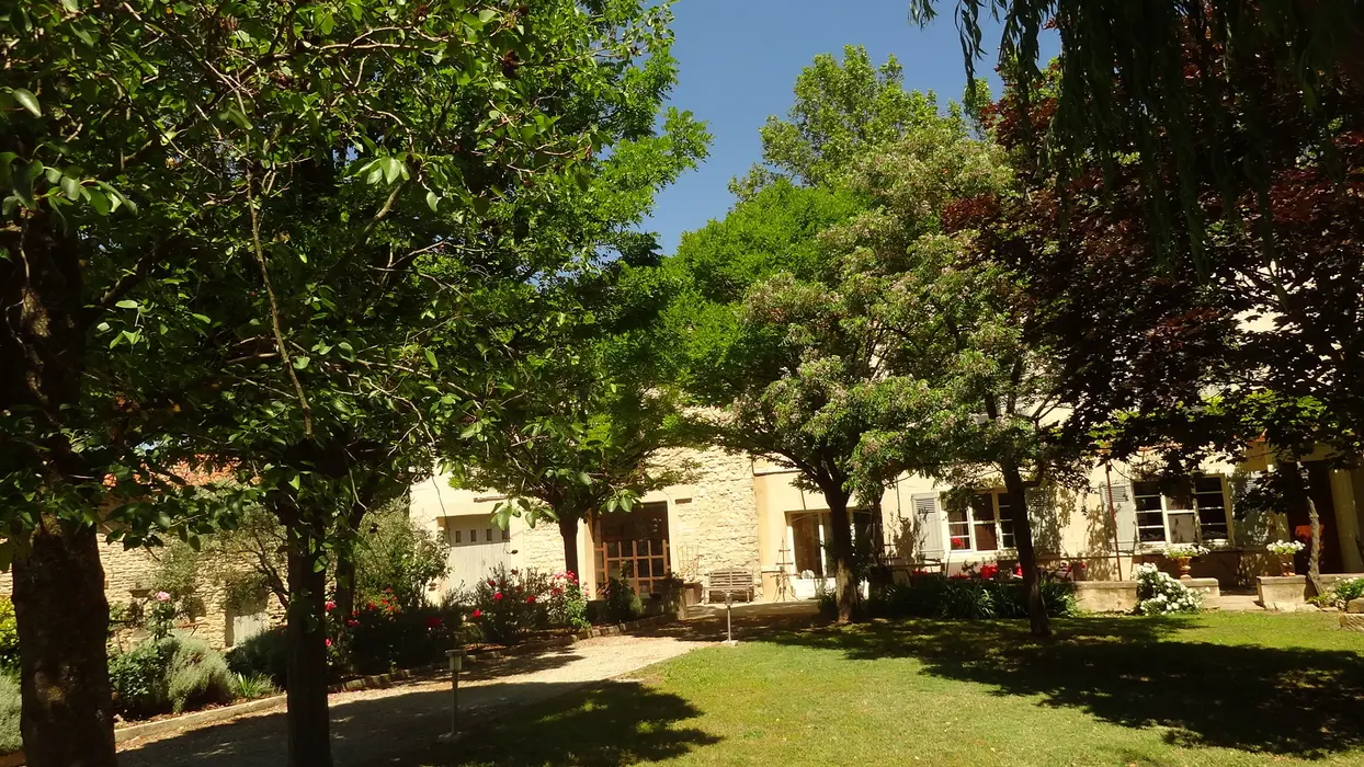 Très Belle demeure à l'Isle sur la Sorgue avec Piscine privée, Wifi et Climatisation - 5 chambres  et 5 salles de bain