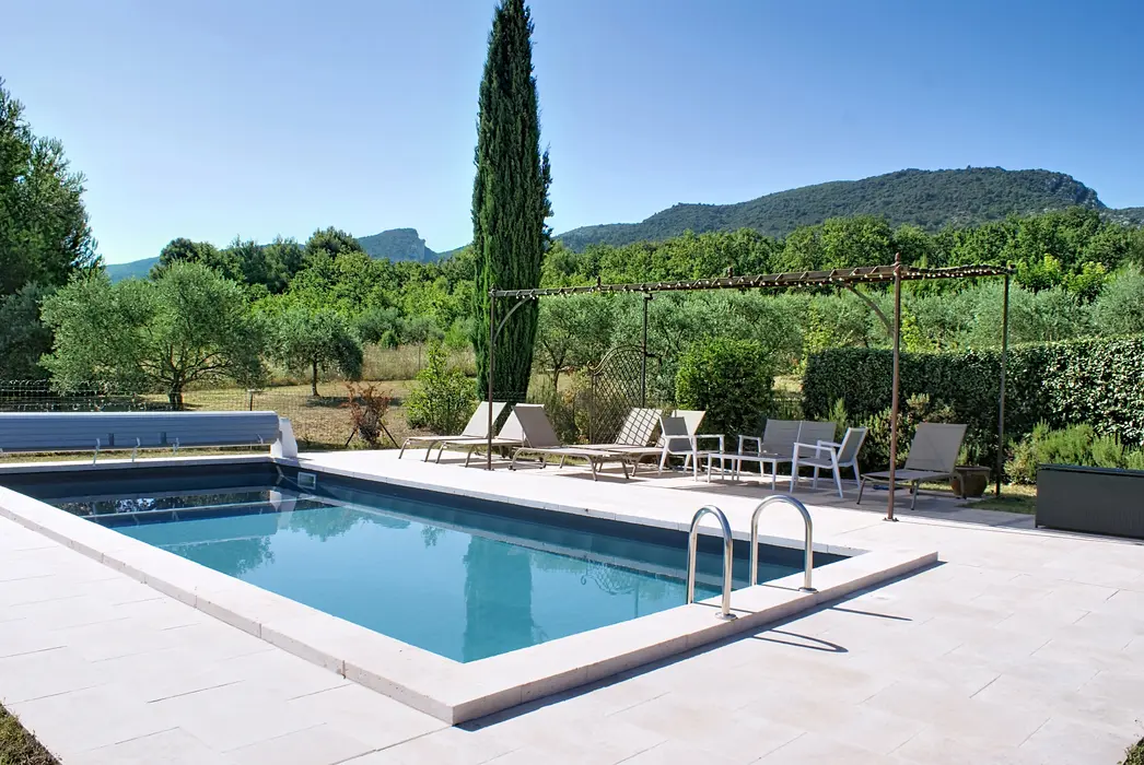 Belle Villa climatisée avec piscine chauffée et grand jardin dans le Lubéron