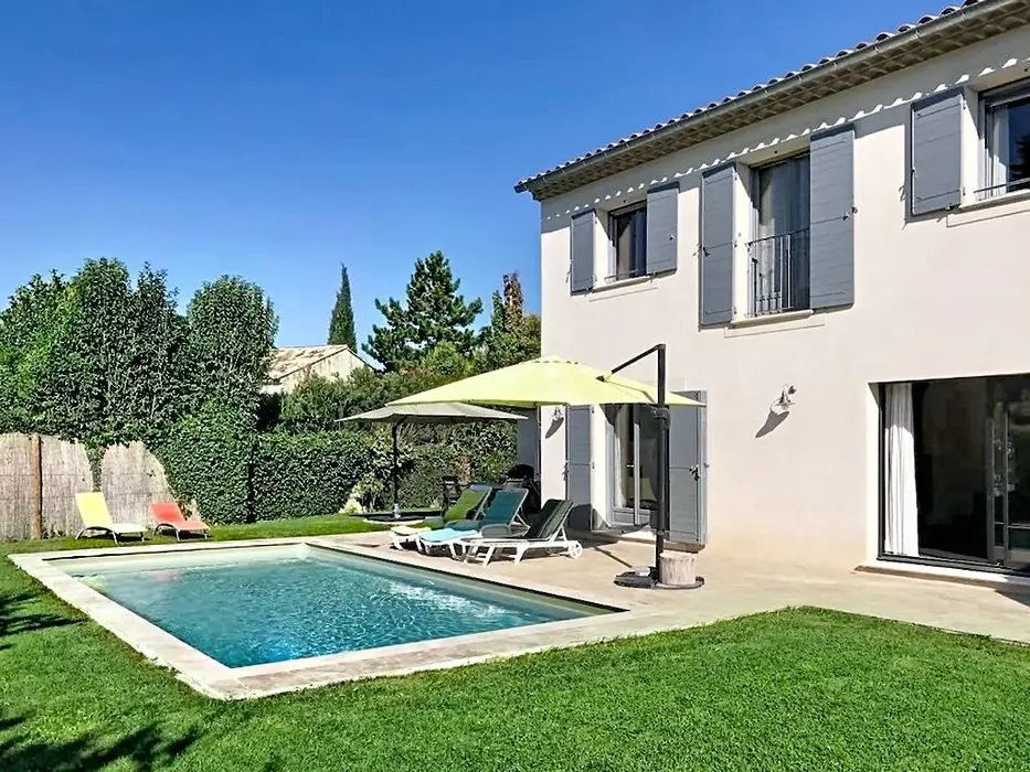 Très Belle Villa contemporaine avec Piscine à Mollégès dans les Alpilles 