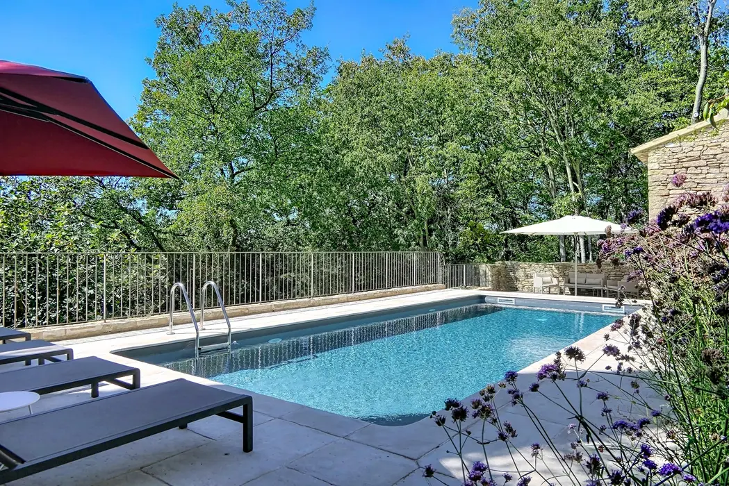 Renoviertes Bauernhaus zur Miete in Ménerbes: 2 Schlafzimmer, privater Pool, Garten & authentischer Luberon-Charme, WLAN, Klimaanlage