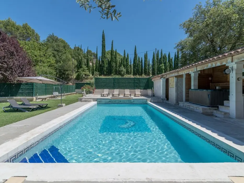 Huis in het hart van de Luberon met verwarmd zwembad, spa, airconditioning en wifi.