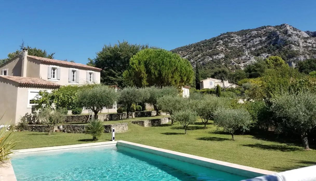 Beautiful and spacious villa with swimming pool in the Luberon with magnificent views - Air conditioning - Wifi