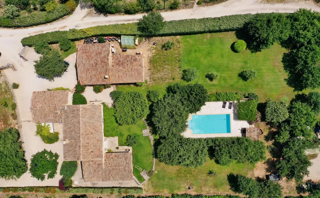 Charmant vakantiehuis met airconditioning en privézwembad in Roussillon – Luberon, geschikt voor 3 personen.