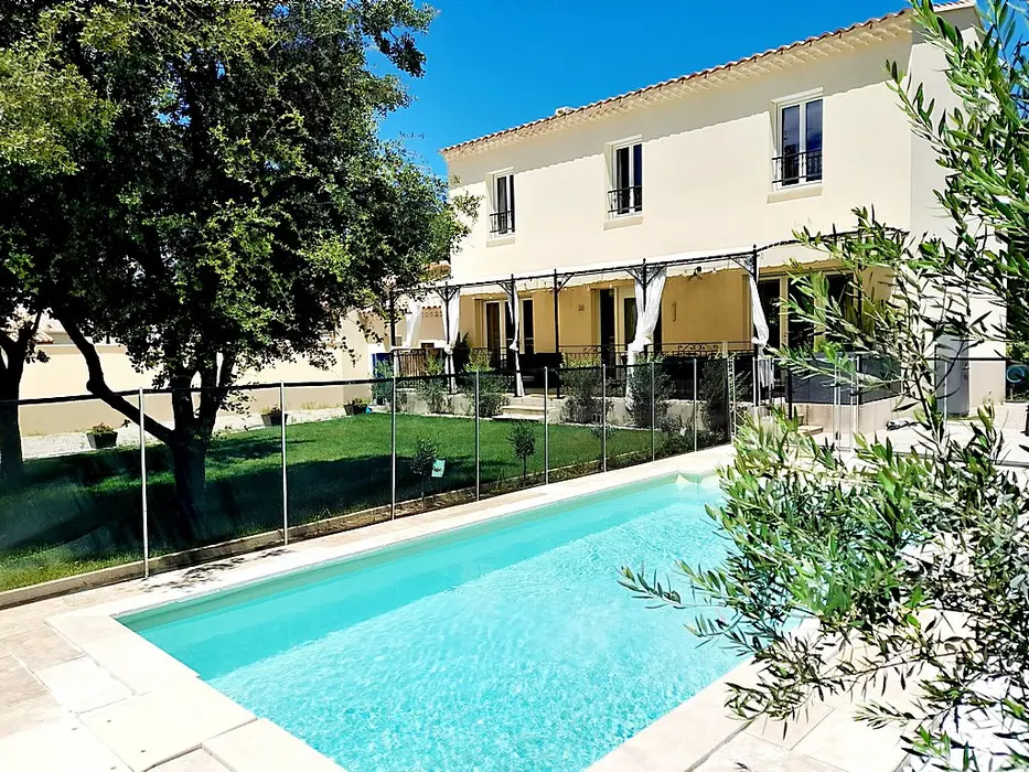 Maison moderne avec piscine chauffée – 8 personnes – Aubignan, Provence