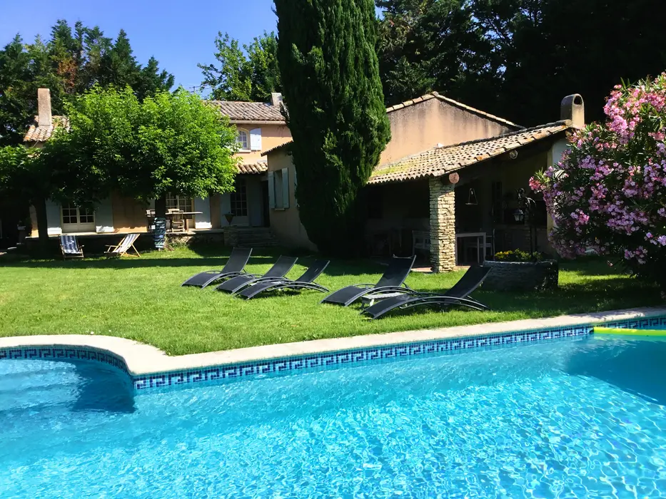 Charmantes Ferienhaus mit beheiztem Pool und Sommerküche