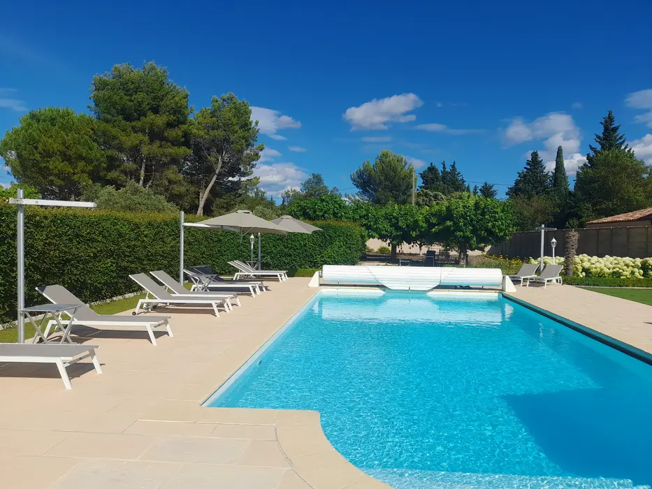 🏡 Villa de vacances avec piscine privée chauffée à Carpentras – 4 à 6 chambres, climatisation, proche Mont Ventoux
