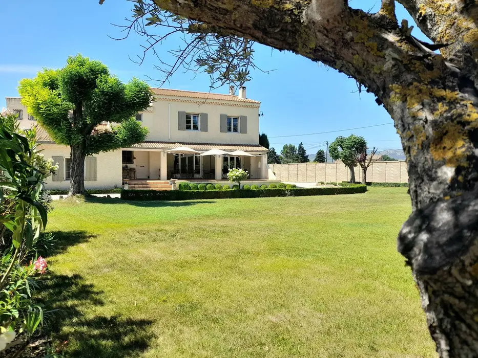 🏡 Holiday villa with private heated pool in Carpentras – 6 bedrooms, air conditioning, near Mont Ventoux