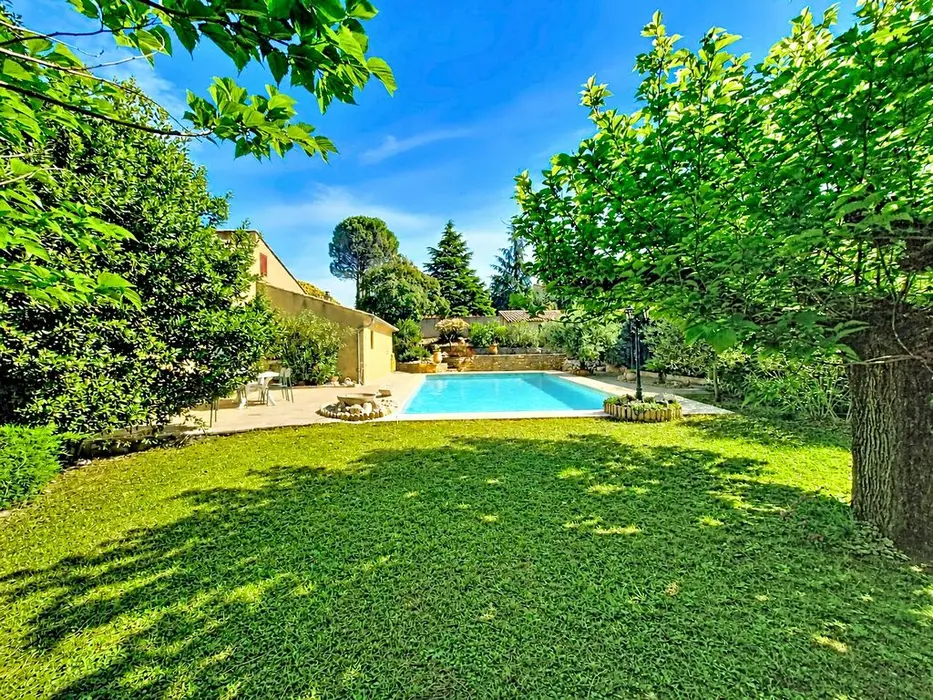 Holiday home with private pool in Malaucène at the foot of Mont Ventoux – Sleeps 4 in Provence