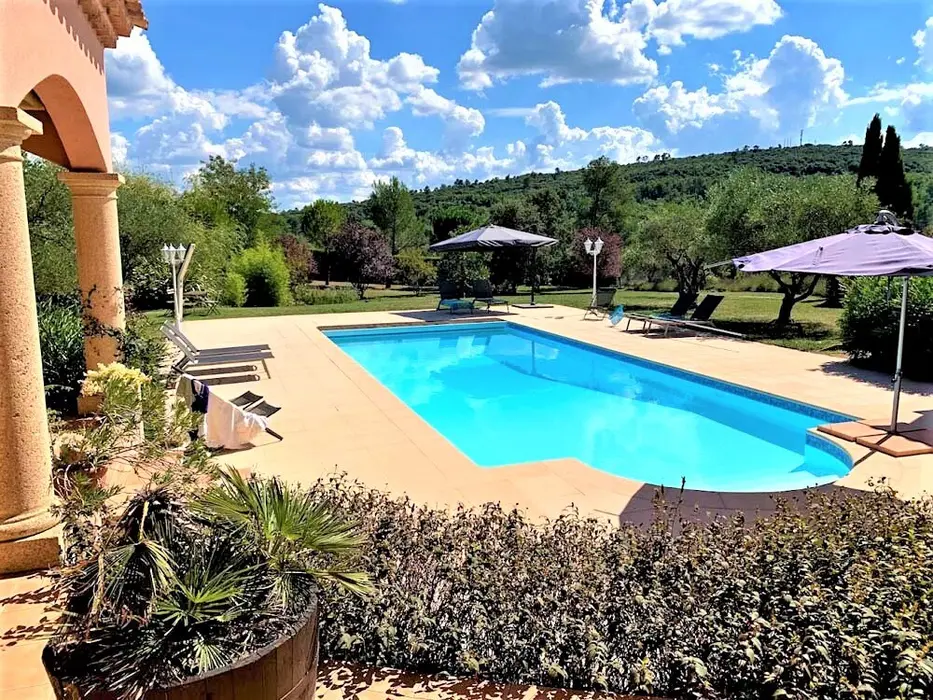 Ruime villa met privézwembad en grote tuin in Rians, tussen Aix-en-Provence en de Verdon