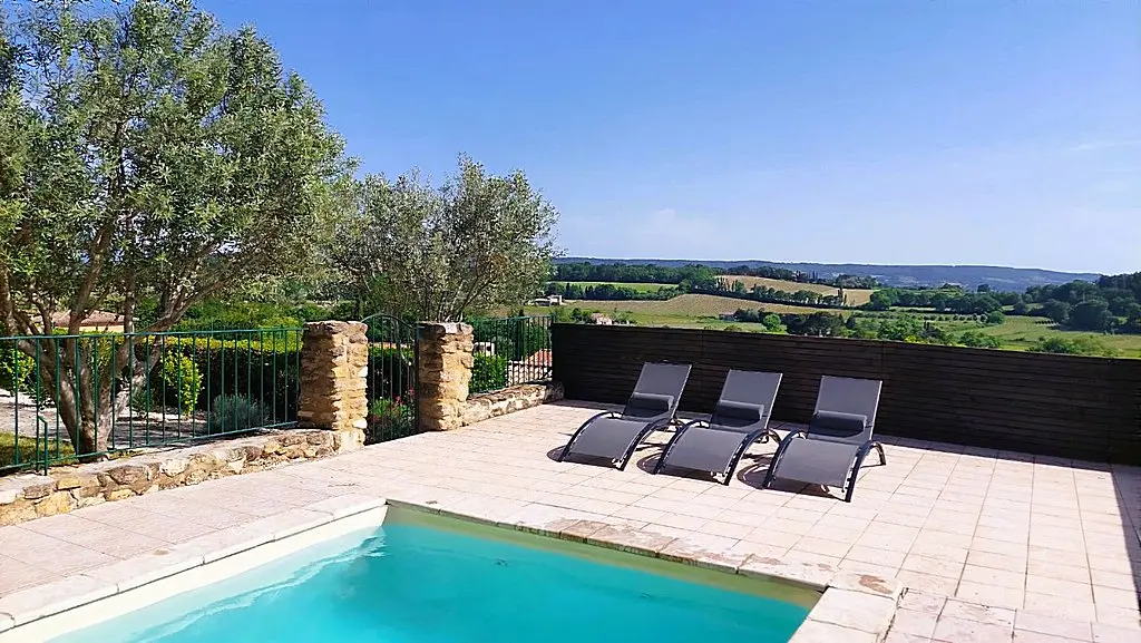 Maison de vacances familiale avec piscine privée et vue sur le Mont Ventoux
