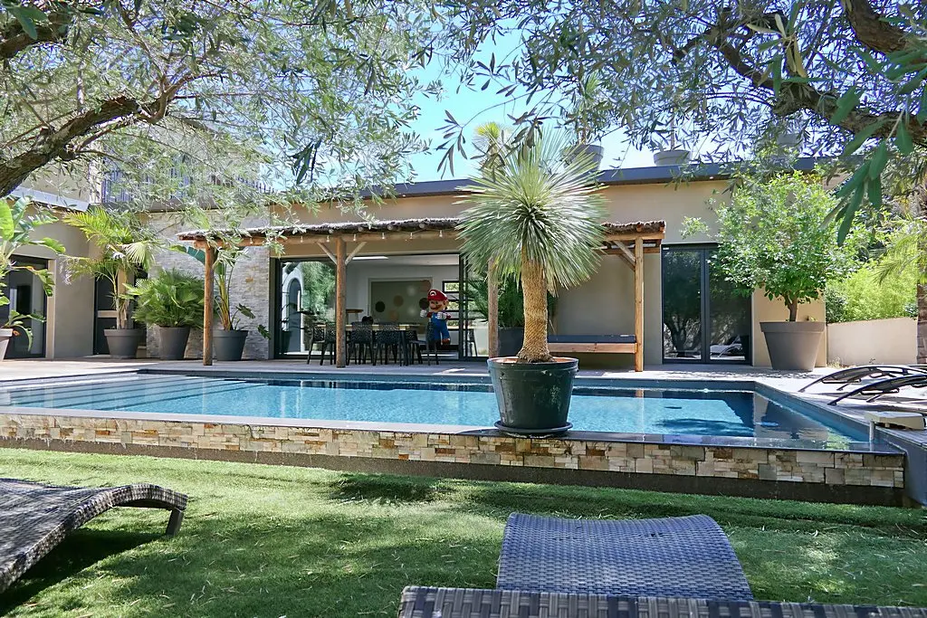 Splendide Villa contemporaine avec piscine privée à Villeneuve-lès-Avignon 4 chambres 8 personnes climatisation wifi